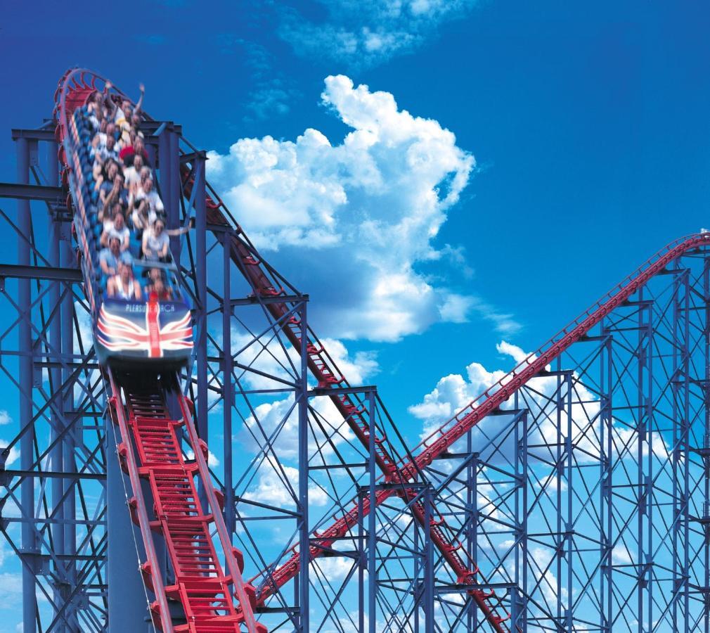 Boulevard Hotel Blackpool Luaran gambar The UK's first roller coaster, The Great Stinger