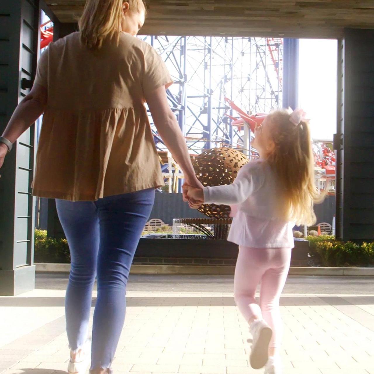 Boulevard Hotel Blackpool Luaran gambar A mother and her daughter