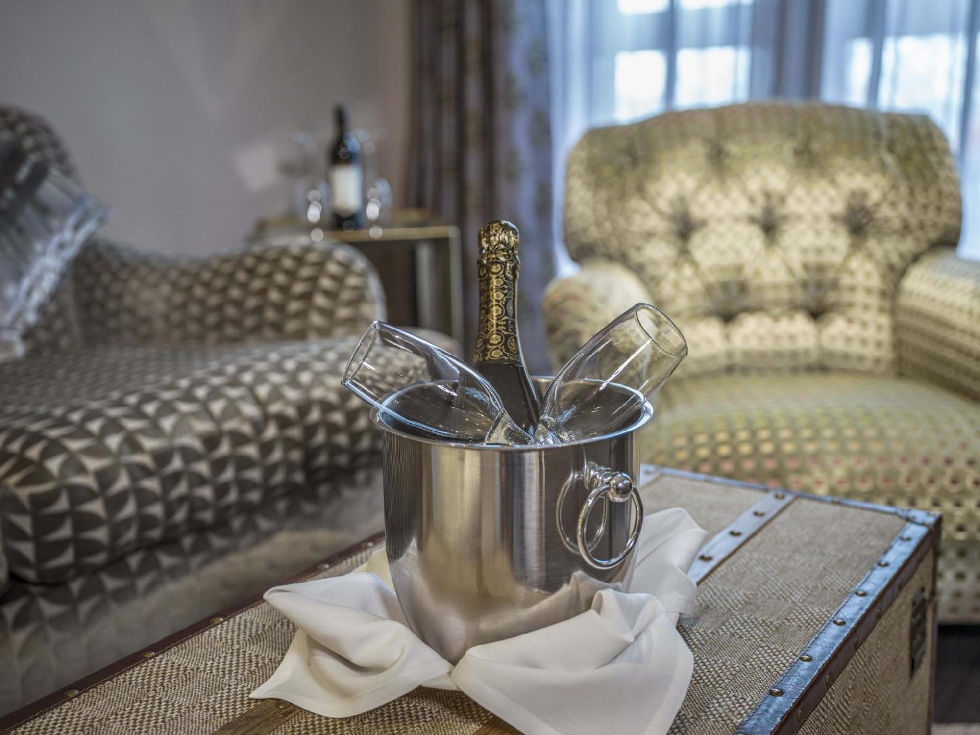 Boulevard Hotel Blackpool Luaran gambar Champagne bucket